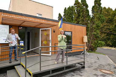 Перший в Україні мобільний реабілітаційний модуль з ергокухнею відкрили у Богуславі