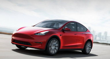 Tesla начала доставки нового электрокара (фото)