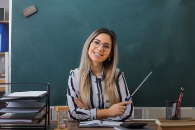 Правительство обновило условия выплаты премий и надбавок учителям