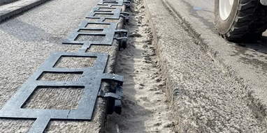 Во Франции протестировали первое заряжающее электрокары шоссе (фото)