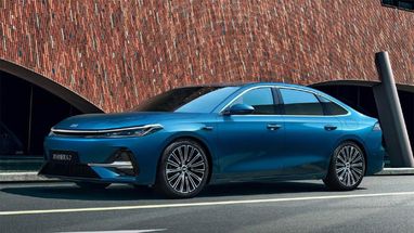 Geely представила конкурента Toyota Corolla за менее чем $15 тыс.