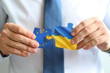 Украинцам, которые уже несколько лет проживаюют в странах ЕС, советуют переходить из режима временной защиты на другие правовые основания для проживания.