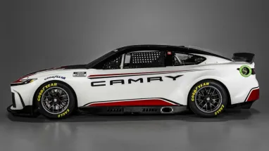 Дебютувала нова трекова Toyota Camry для NASCAR (фото)