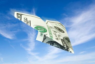 Цьогоріч перекази заробітчан в Україну скоротяться на 800 мільйонів доларів