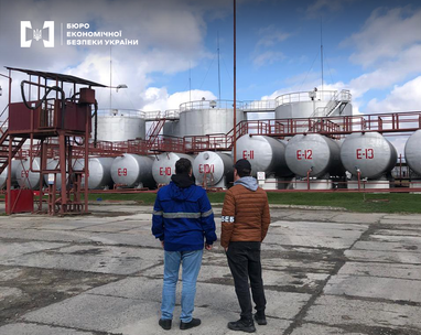 БЭБ разоблачило служащих нефтеперерабатывающего завода в уклонении от уплаты налогов