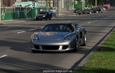 Які елітні автомобілі придбали українці в 2023 році та скільки вони коштують