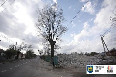 В Украине впервые снесли незаконную многоэтажку (фото)