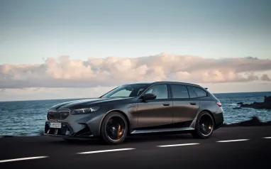 Новый гибридный спортивный универсал BMW M Touring (Фото)