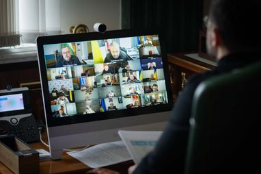 Є жорсткий графік, який повинен бути реалізований усіма обласними та місцевими владами