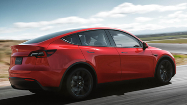 Tesla начала доставки нового электрокара (фото)