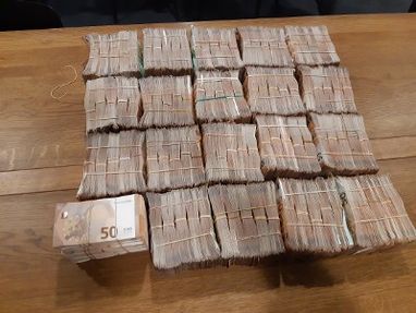 У Нідерландах заарештовано українця з мільйонами євро готівки (фото)