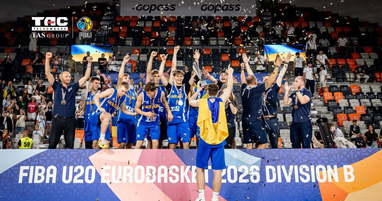 Мужская сборная Украины по баскетболу U20 отмечает победу на турнире