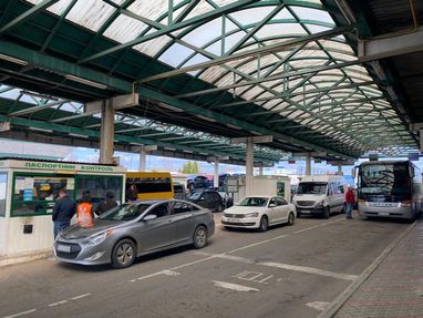 В Україні ще одній категорії громадян дозволили виїжджати за кордон