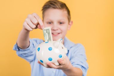 Карманные деньги: как научить ребенка распоряжаться финансами