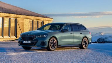 Компания BMW представила полностью электрический BMW i5 Touring (фото)