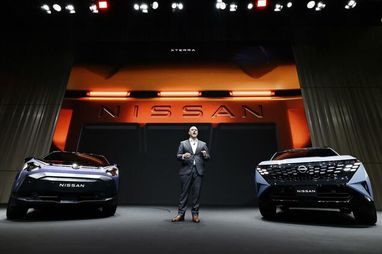 Генеральный директор компании Nissan Motor Co. Иван Эспиноса на пресс-конференции в Йокогаме