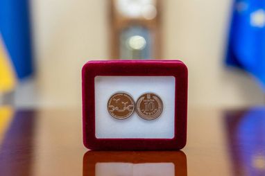 Новая оборотная памятная монета посвящена памяти казненных, замученных или погибших в плену.