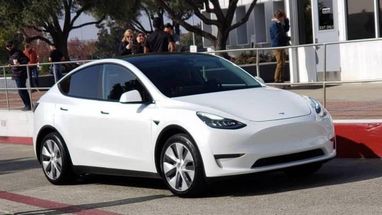 Новий електромобіль Tesla побив світовий рекорд ще до виходу (фото)