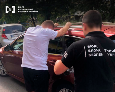 У Києві викрили фальшивомонетників, які ошукали громадян на понад $60 тис.