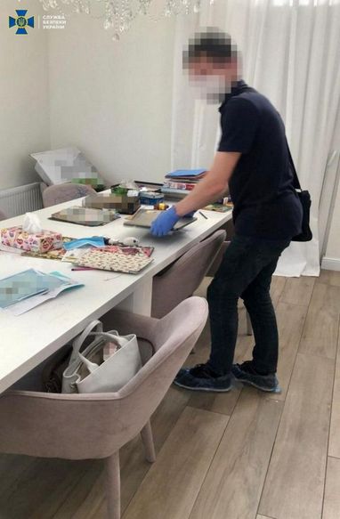 "Обчищали" банківські картки по всьому світу: в Харкові зловили банду хакерів (фото)