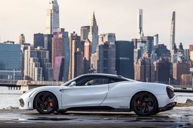 В Нью-Йорке презентовали самый мощный в мире электромобиль (видео)