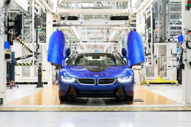 BMW вывела в свет последний экземпляр гибридной модели (фото)