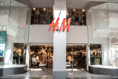 МЗС працює над поверненням Ikea, H&M і Zara в Україну — Кулеба