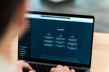Руководители используют искусственный интеллект вдвое чаще, чем рядовые сотрудники — исследование