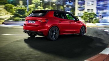 Представлена самая быстрая и дорогая Skoda Fabia 2022