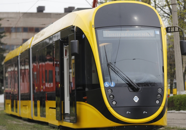 У Дніпрі випробовують новий низькопідлоговий трамвай виробництва «Південмашу» (фото)