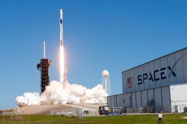 SpaceX запустила рекордное для Falcon 9 количество спутников Starlink