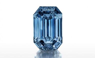 Один из крупнейших в мире голубых бриллиантов продадут на аукционе