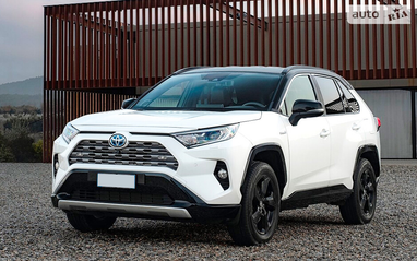 Які автомобілі дарували українці у 2023 році (інфографіка)