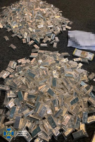 «Отмывали» деньги: СБУ изъяла более 800 кг серебра у преступной группы