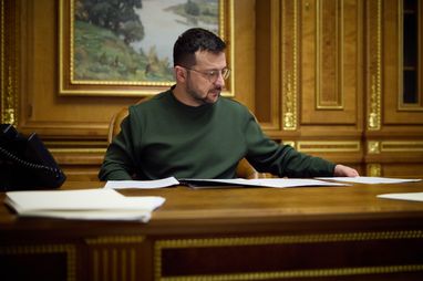 Зеленский обнародовал декларации: сколько заработала семья президента за два года