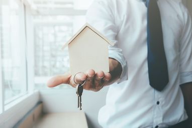 В Украине частично запустили рынок недвижимости: какие ограничения по ипотеке, покупке имущества и правам наследования во время войны