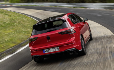 Volkswagen представил эксклюзивный Golf GTI в честь 50-летия (фото)