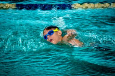 Мегабанк выступил спонсором чемпионата по плаванию среди детей