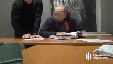 Чиновник військової частини незаконно нарахував знайомій працівниці 600 тисяч гривень