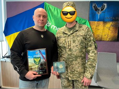 Військові вручили CEO Moneyveo Сергію Сінченко подяку