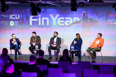 На фото (слева направо): Сергей Наумов (модератор), Евгений Шулика, Олег Спирин, Ирина Староминская и Аркадий Шидер