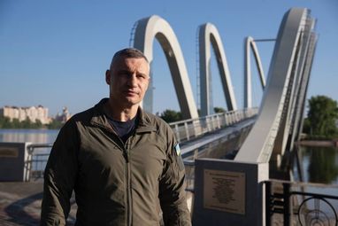 У Києві відкрили міст-хвилю (фото, відео)