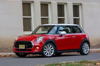 Mini повертає доступну версію Cooper Oxford Edition у 2025 році