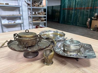 27 предметов антиквариата: таможенники пресекли попытку вывоза за границу коллекции старинных изделий (фото ценностей)