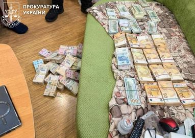 Посадовці військової частини разом із цивільними спільниками організували закупівлю матеріалів для будівництва фортифікацій за завищеними цінами