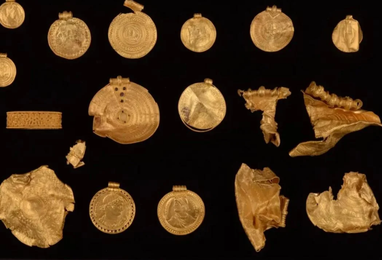 Мужчина решил «поиграть в археолога» и за несколько часов нашел килограмм золота (фото)