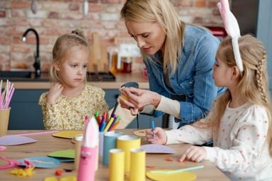 Где воспитатели получают более 20 тыс. грн в месяц