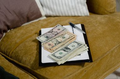 Что делать с деньгами после продажи жилья, авто или бизнеса, источник фото: pexels
