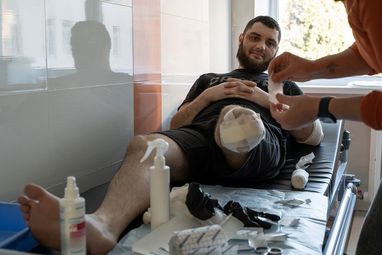 При поддержке Райффайзен Банка «Добробут» прооперирует в рамках программы «Готовы к протезированию» 10 потерявших конечности украинцев.