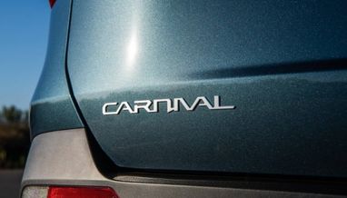 Kia представила обновленный минивэн Carnival (фото)